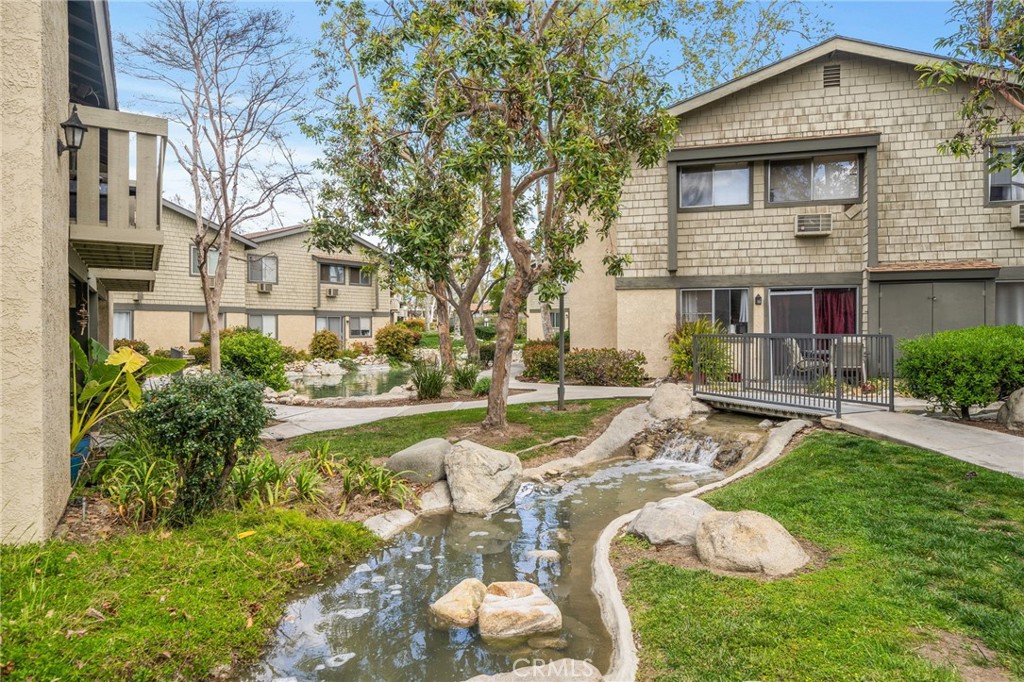 960 E Bonita Avenue 93