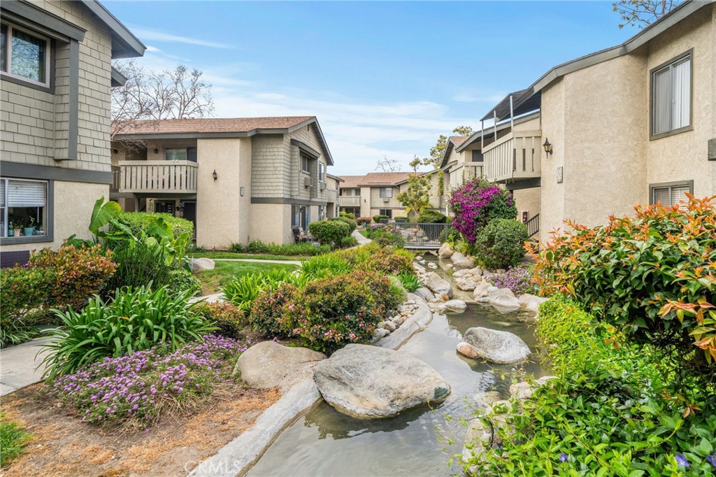 960 E Bonita Avenue 93