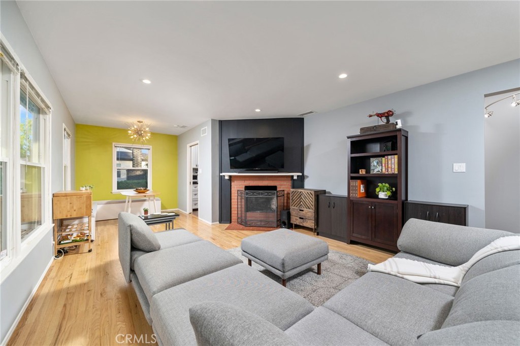 292 W Oak Park Drive