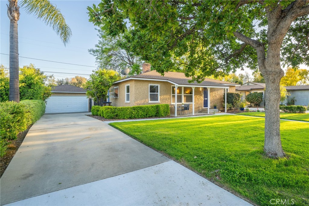 292 W Oak Park Drive