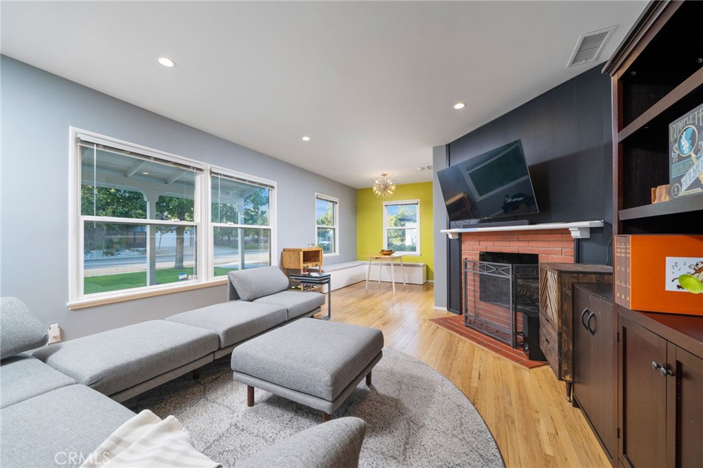 292 W Oak Park Drive