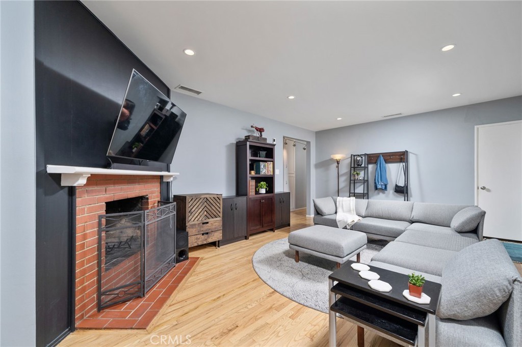 292 W Oak Park Drive