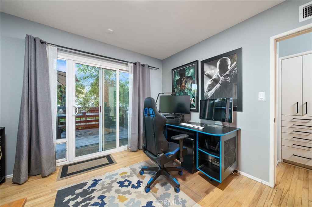 292 W Oak Park Drive