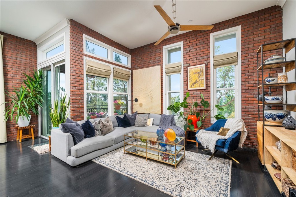 674 W 1st Street