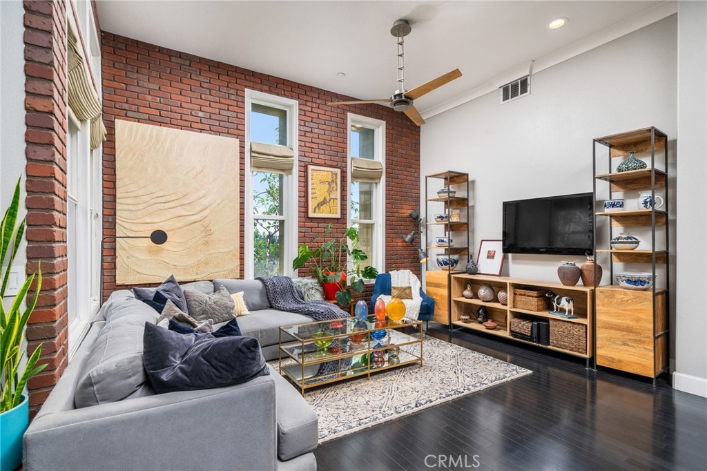 674 W 1st Street