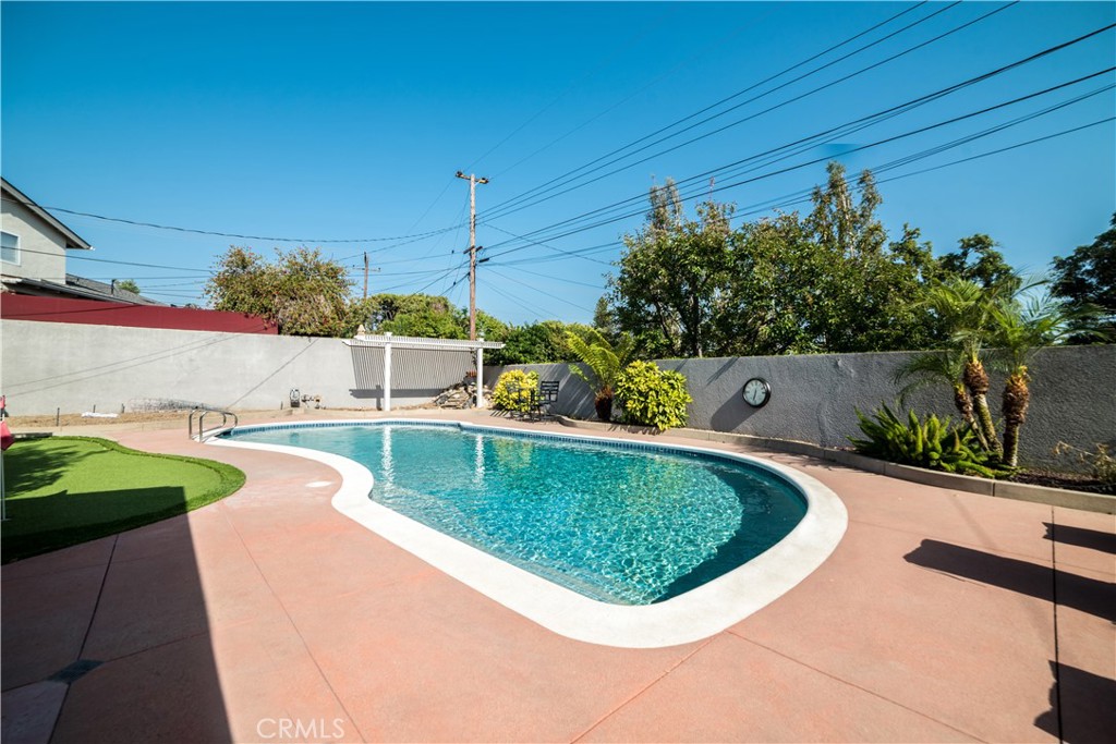 2372 W. Silver Tree Road
