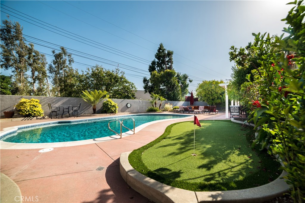 2372 W. Silver Tree Road