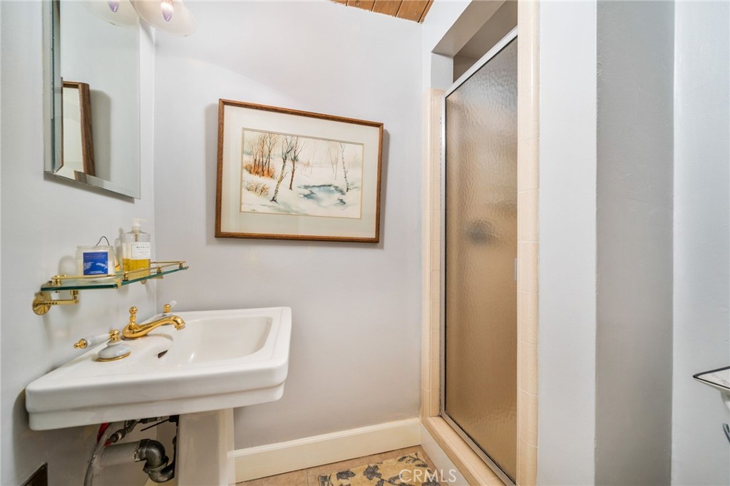 2945 N Rockmont Avenue