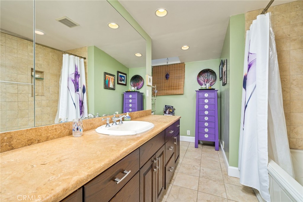 2945 N Rockmont Avenue