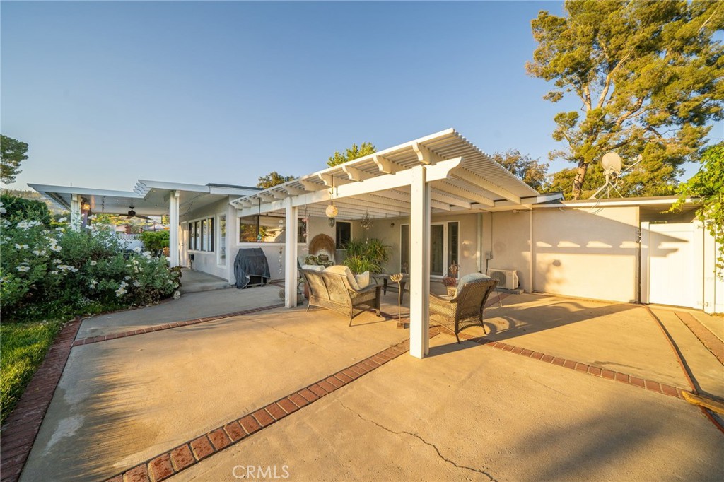 2945 N Rockmont Avenue