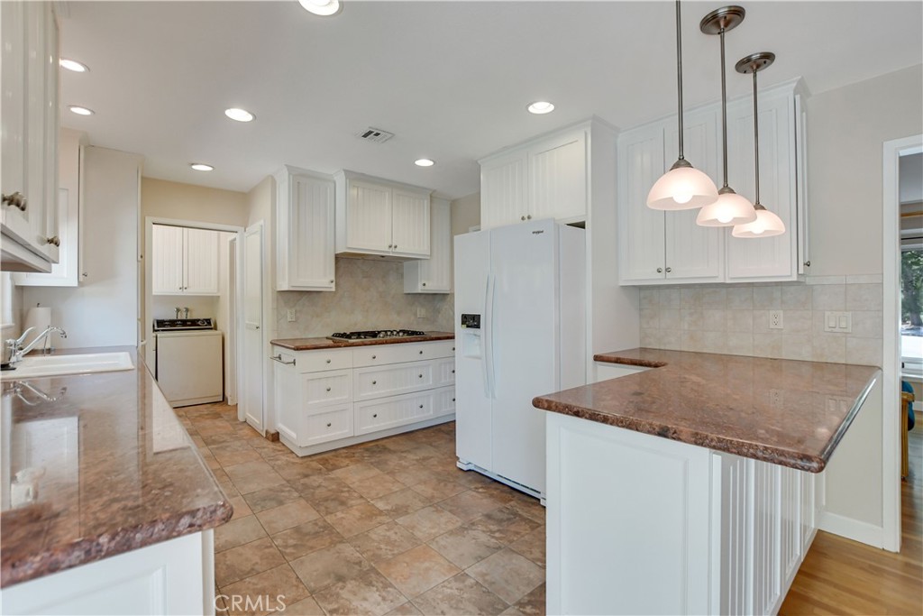 842 Knox Place