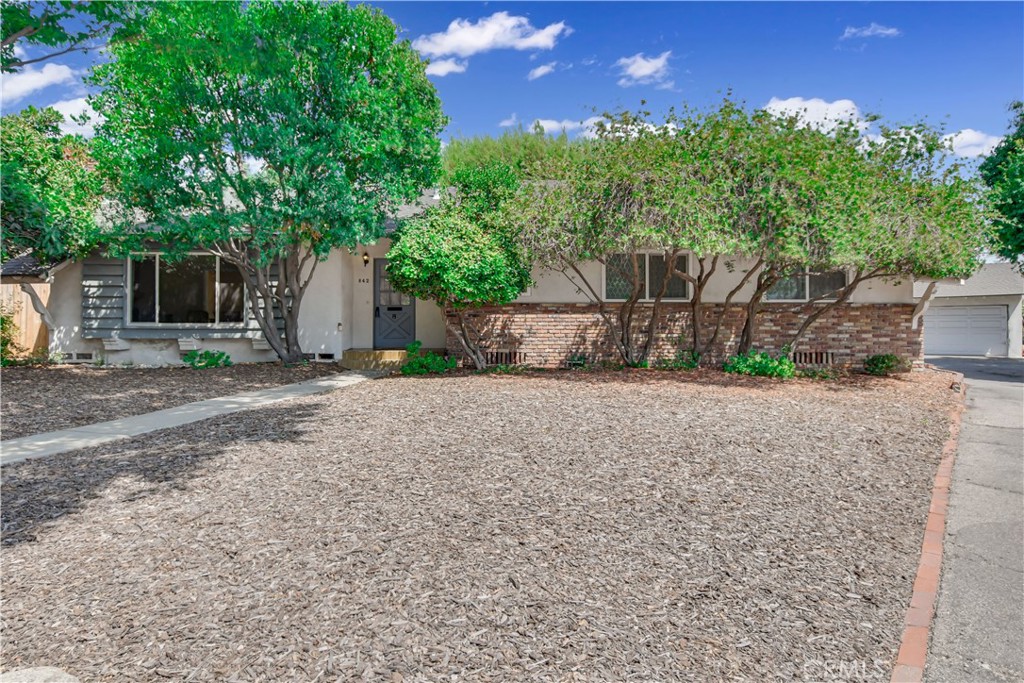 842 Knox Place