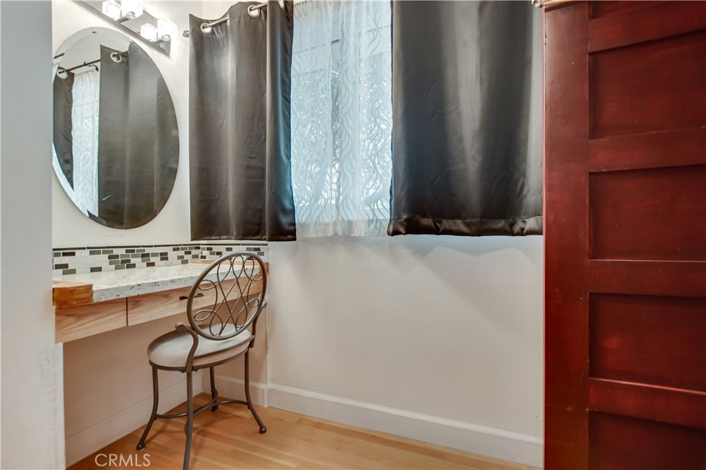 842 Knox Place