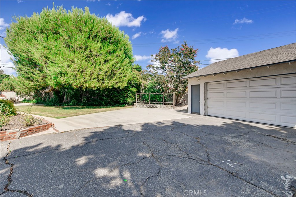 842 Knox Place