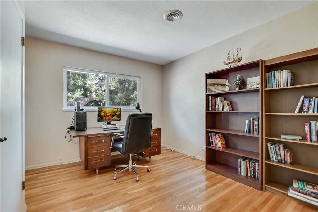 842 Knox Place