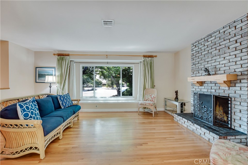 842 Knox Place