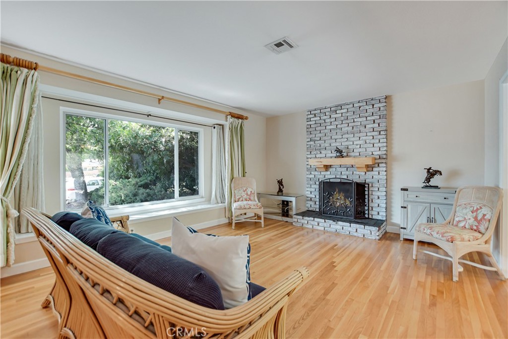 842 Knox Place