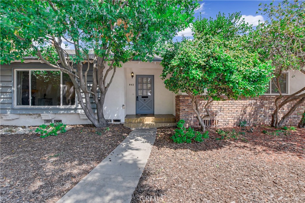 842 Knox Place