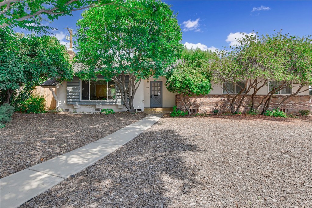 842 Knox Place