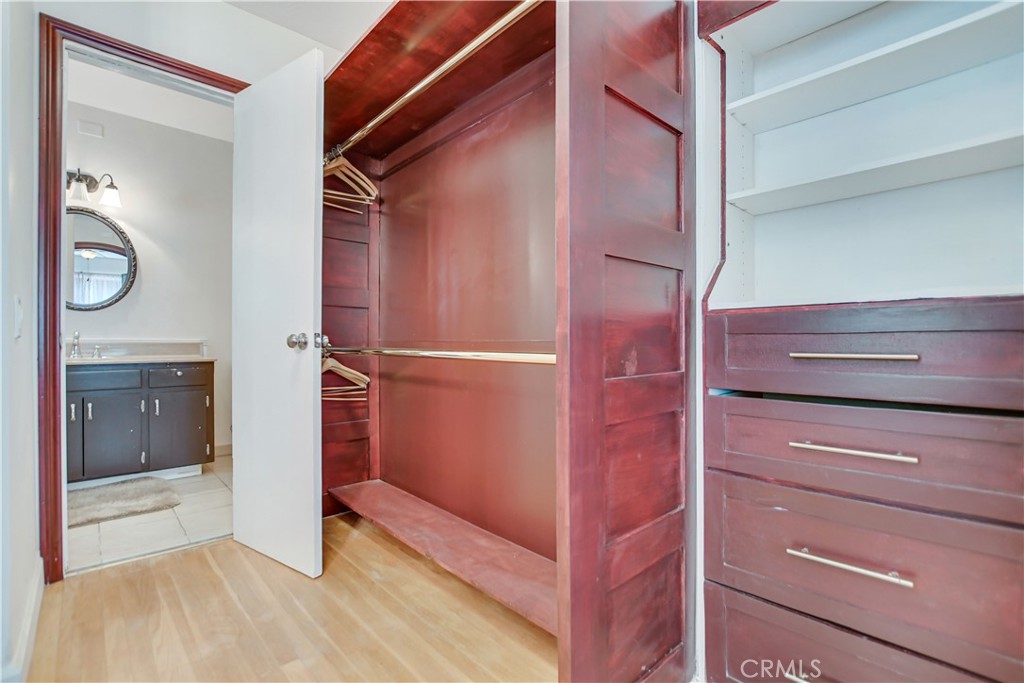 842 Knox Place