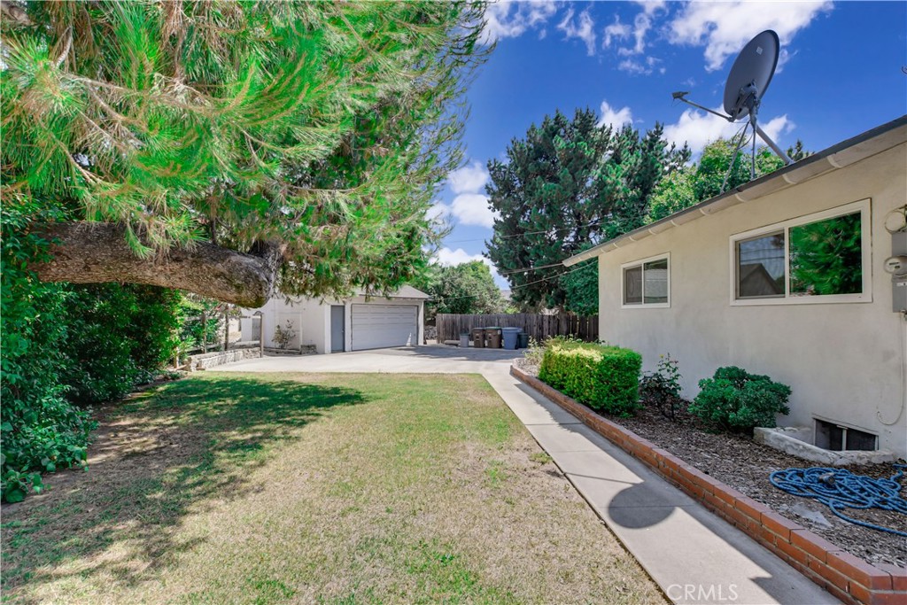 842 Knox Place