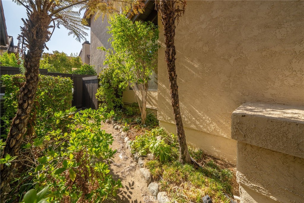 1433 Rust Court