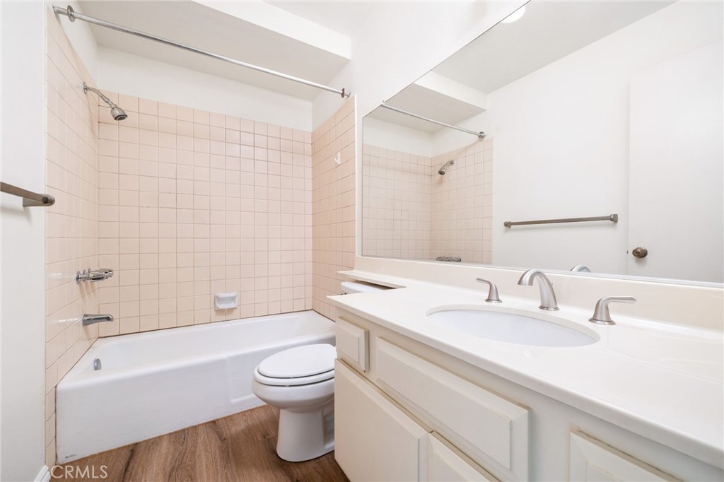 1433 Rust Court