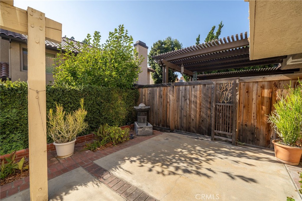 1433 Rust Court