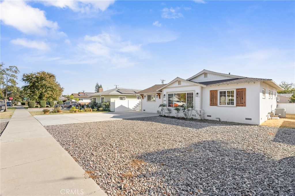 939 West Bonnie Brae Court