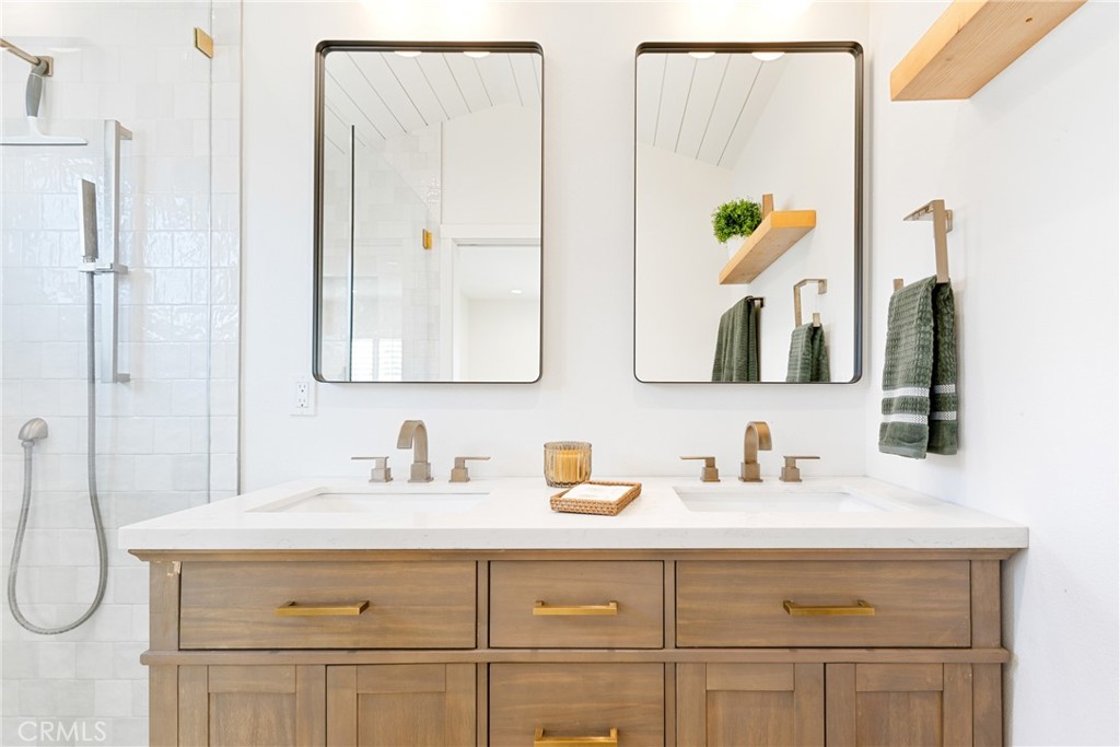 939 West Bonnie Brae Court