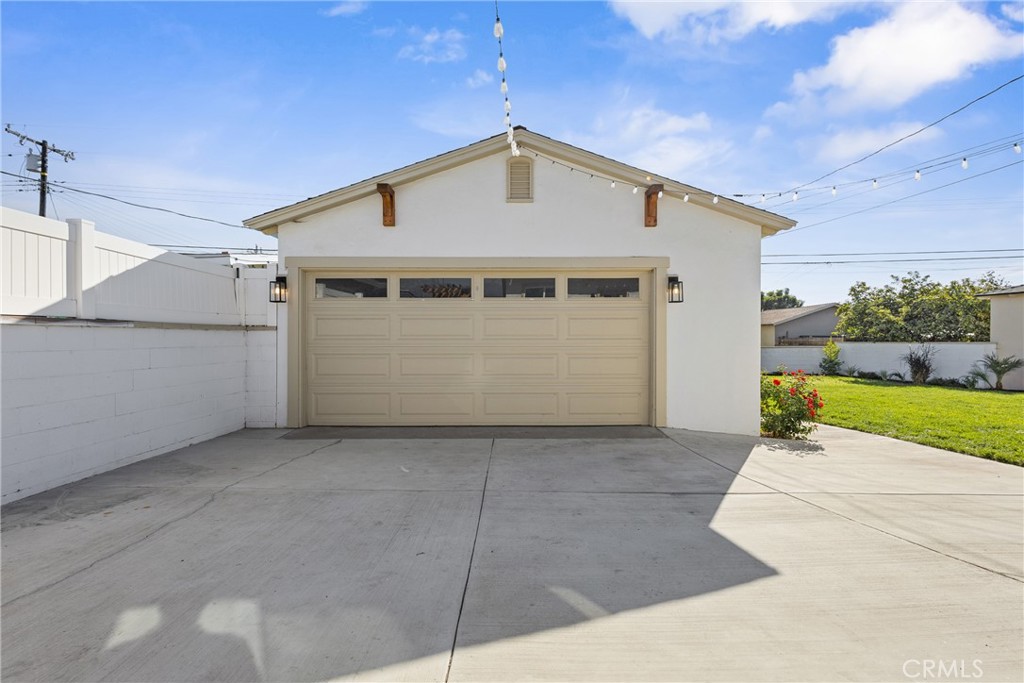 939 West Bonnie Brae Court