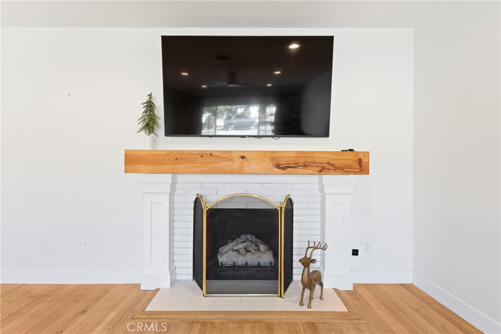 939 West Bonnie Brae Court