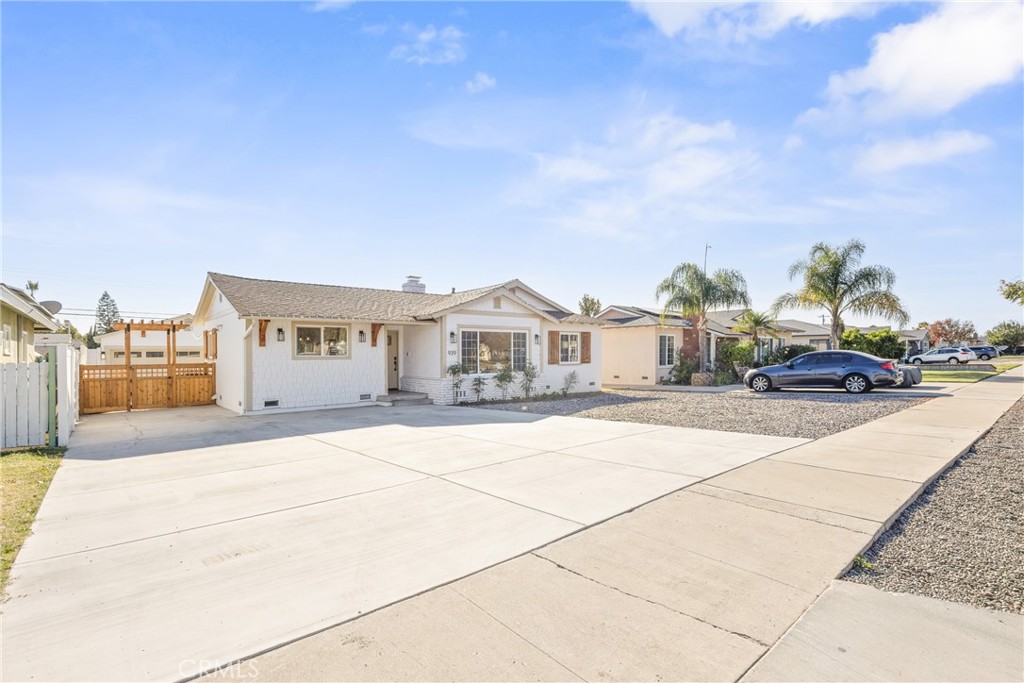 939 West Bonnie Brae Court