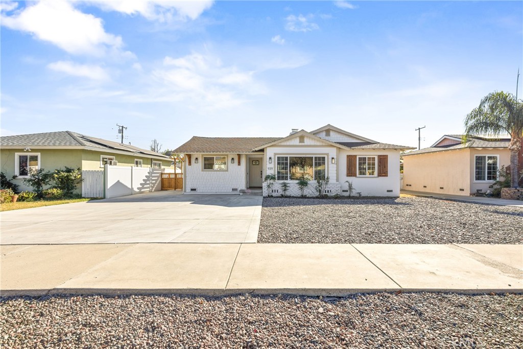 939 West Bonnie Brae Court