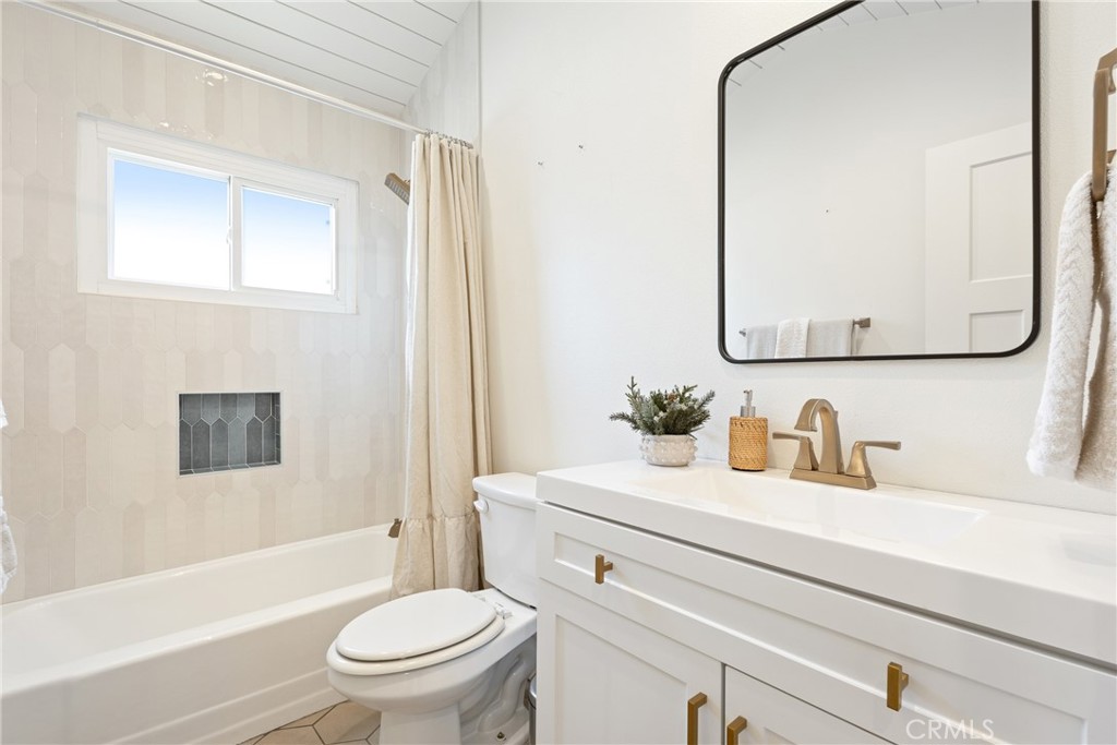 939 West Bonnie Brae Court