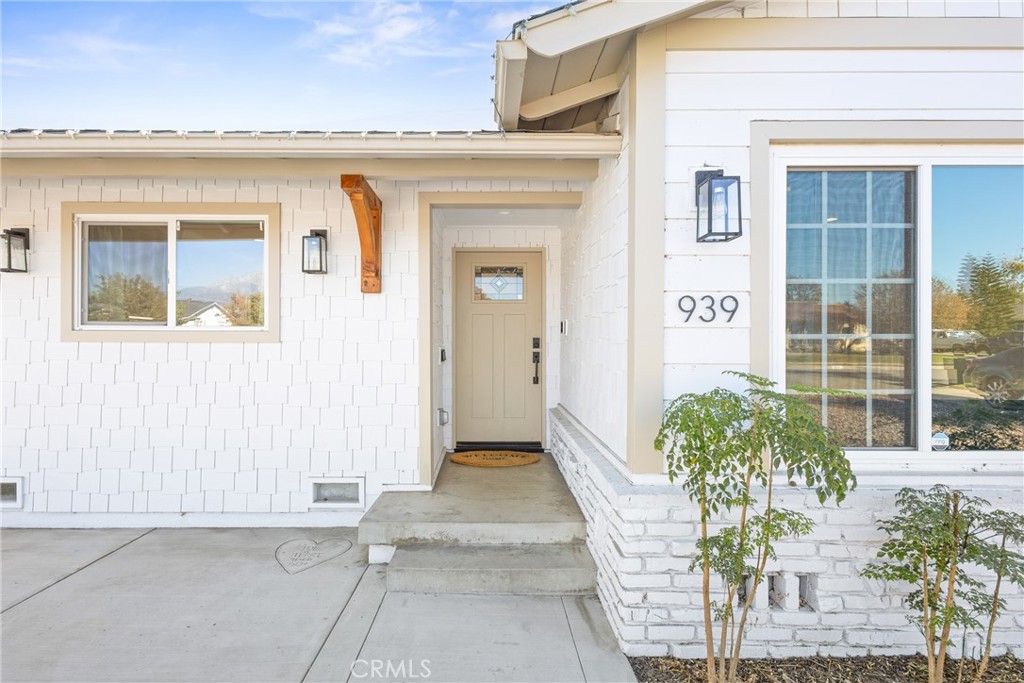 939 West Bonnie Brae Court