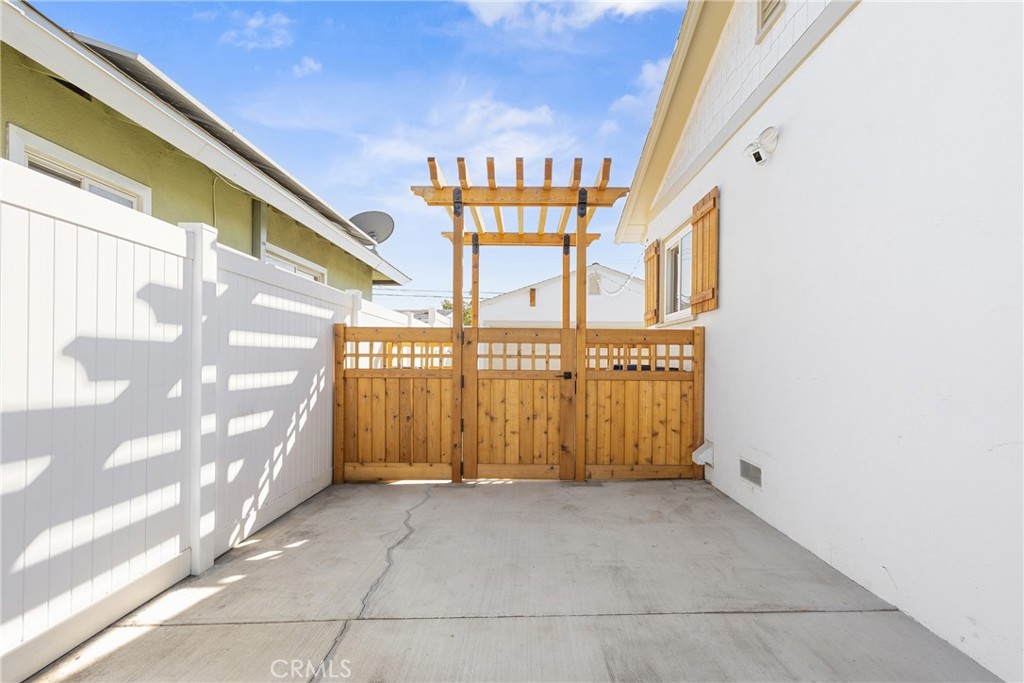 939 West Bonnie Brae Court