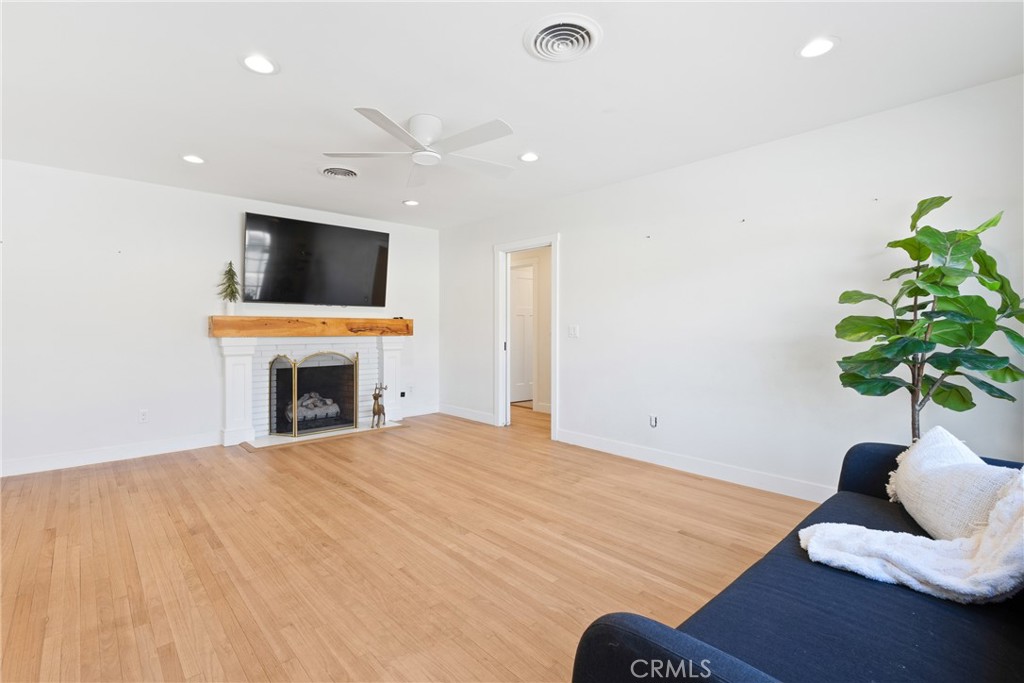 939 West Bonnie Brae Court