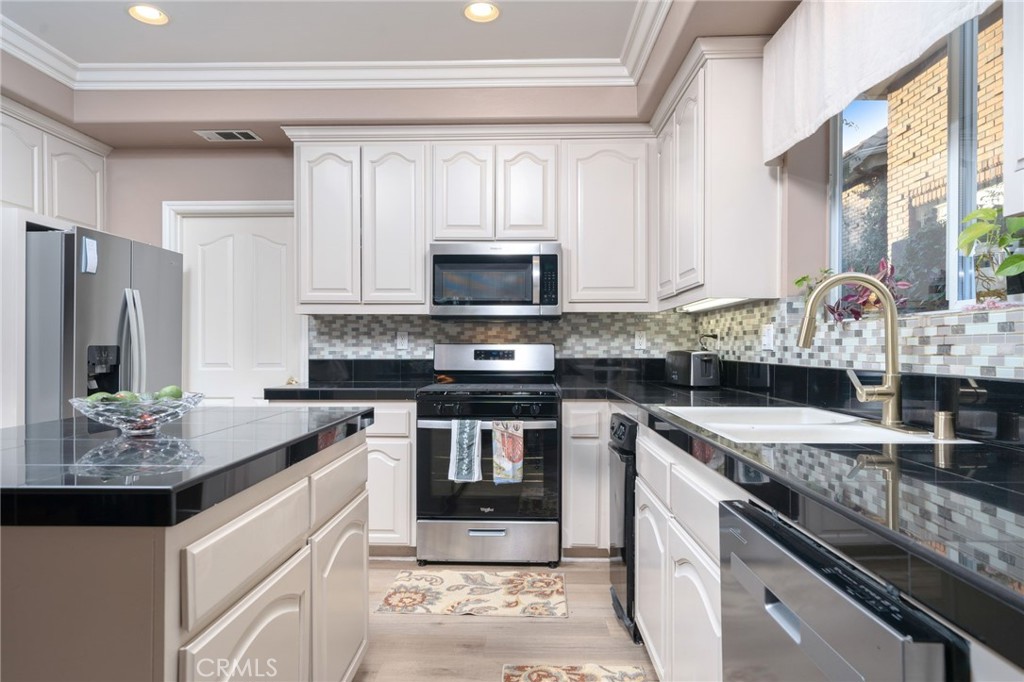 1470 N Pinebrook Avenue