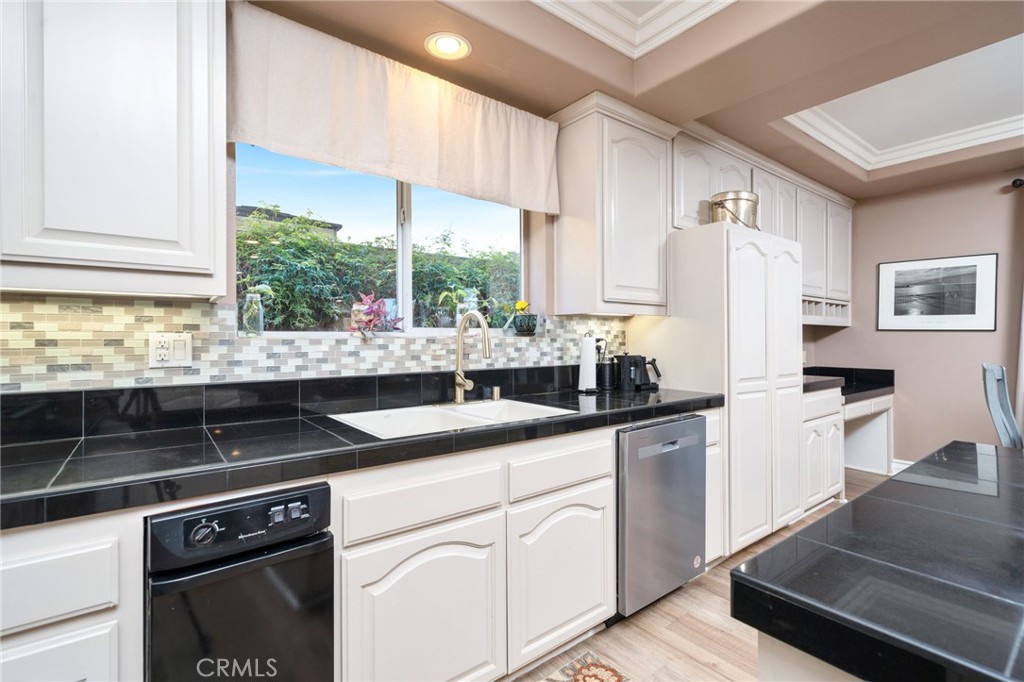 1470 N Pinebrook Avenue