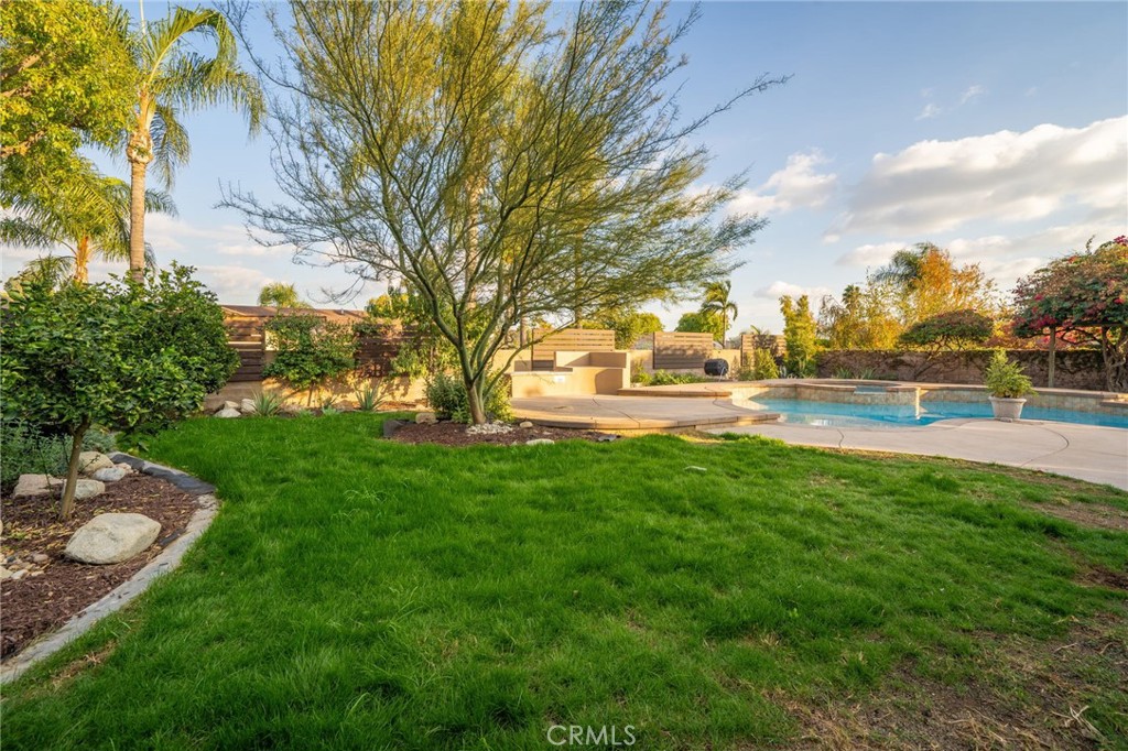 1470 N Pinebrook Avenue