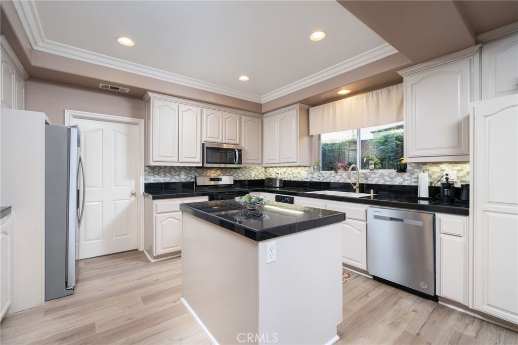 1470 N Pinebrook Avenue