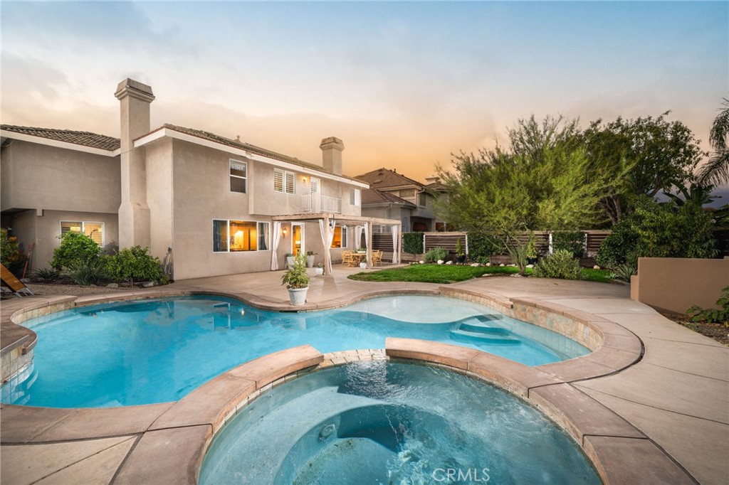 1470 N Pinebrook Avenue