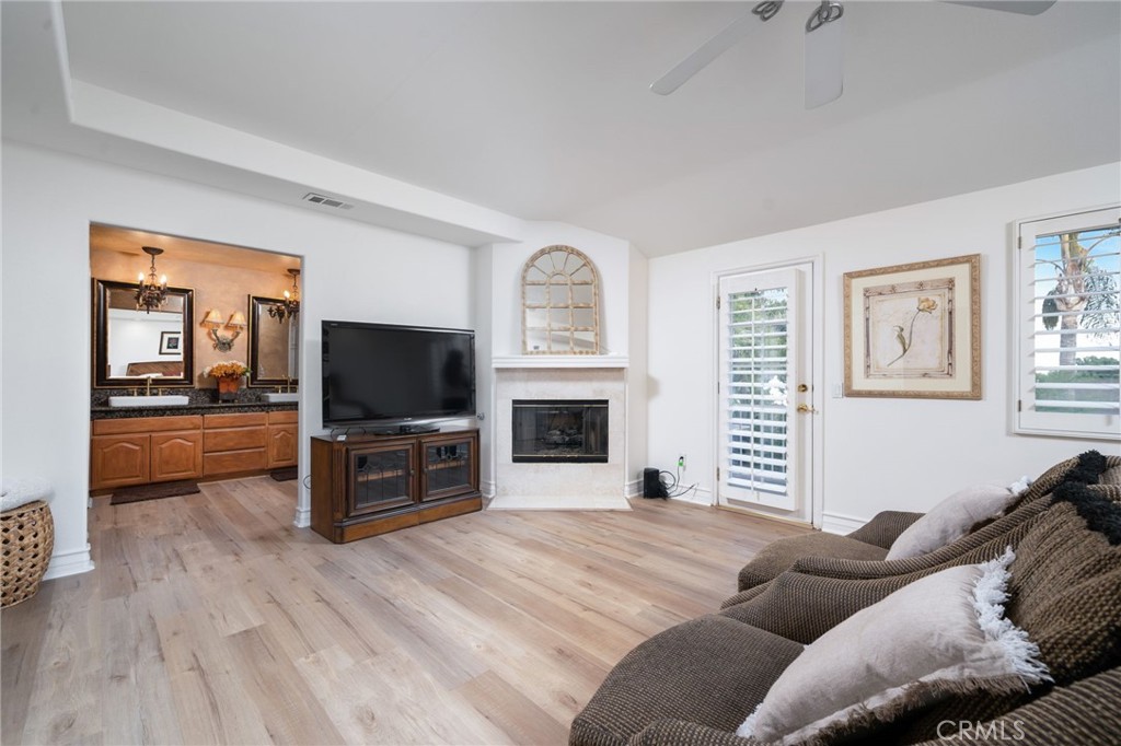 1470 N Pinebrook Avenue