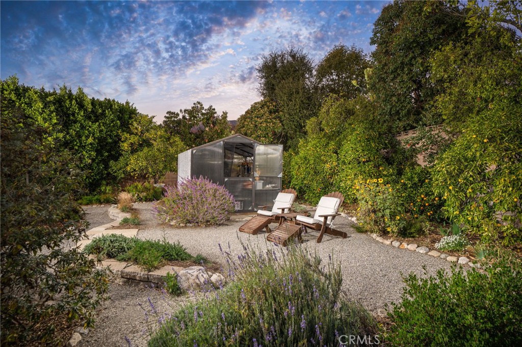 143 W Monterrey Drive