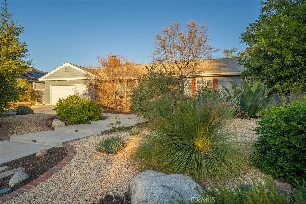 143 W Monterrey Drive