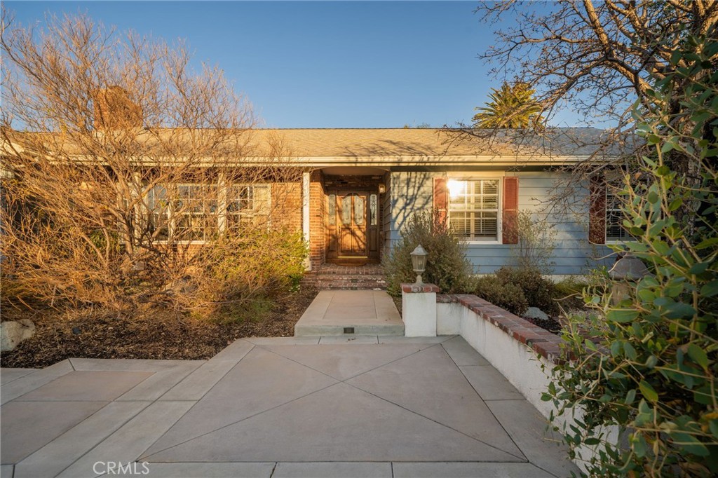 143 W Monterrey Drive