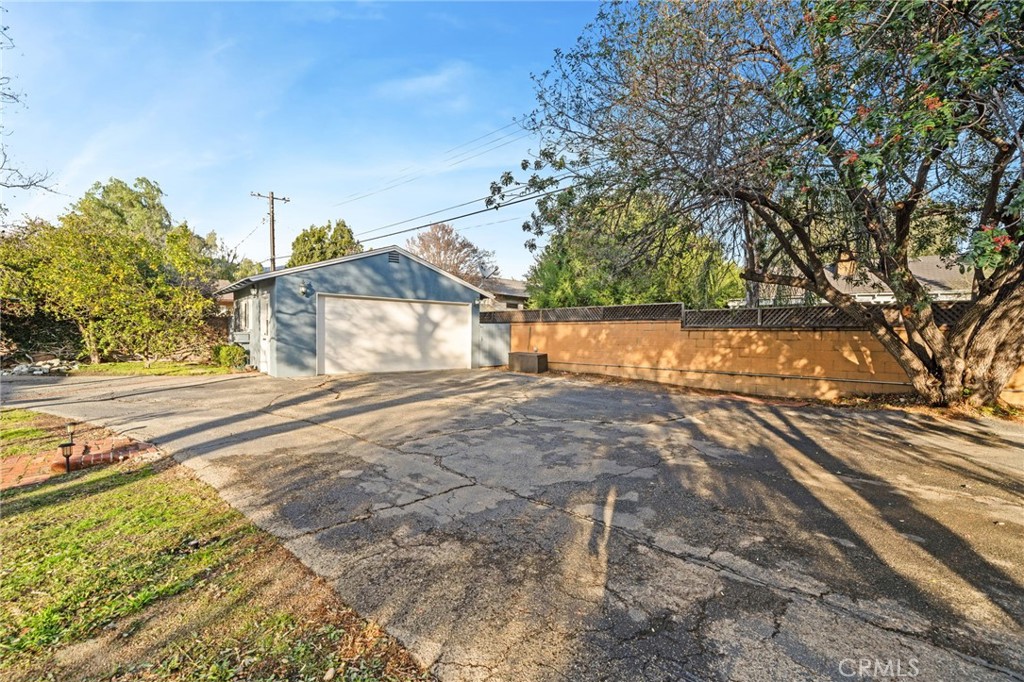 1372 N Mountain Avenue