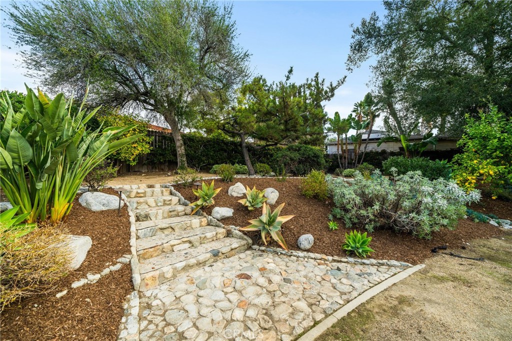 2116 N Villa Maria Road