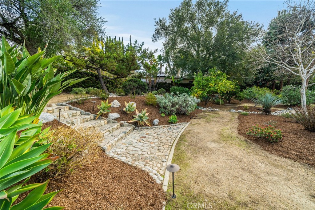 2116 N Villa Maria Road